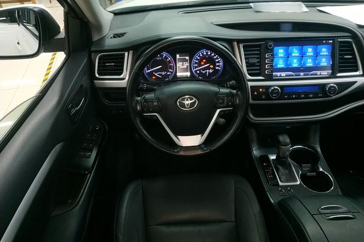 Used Toyota Highlander 2018 2.0T Two-Wheel Drive Luxury Edition 7 Seats China VI Standard
