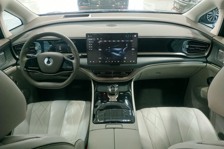 Used Denza D9 2022 DM-i 970 Four-Wheel Drive Prestige Model
