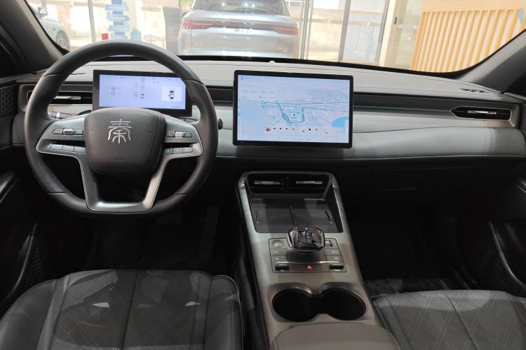 Used BYD Qin PLUS 2025 DM-i Smart Drive 120KM Superior Model Center Console