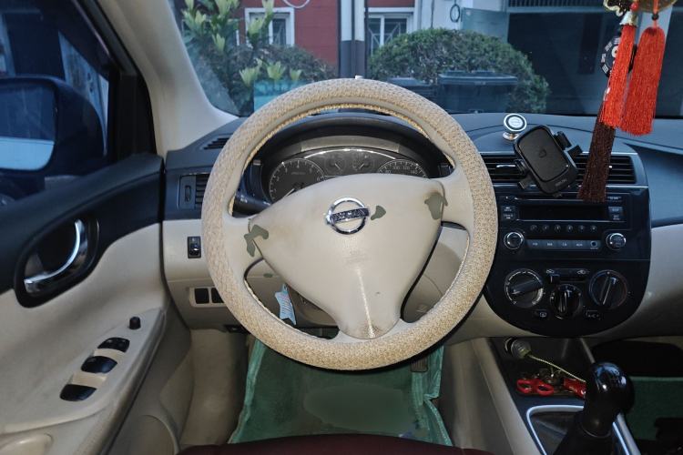 Used Nissan Tiida 2011 1.6L Manual Comfort Edition