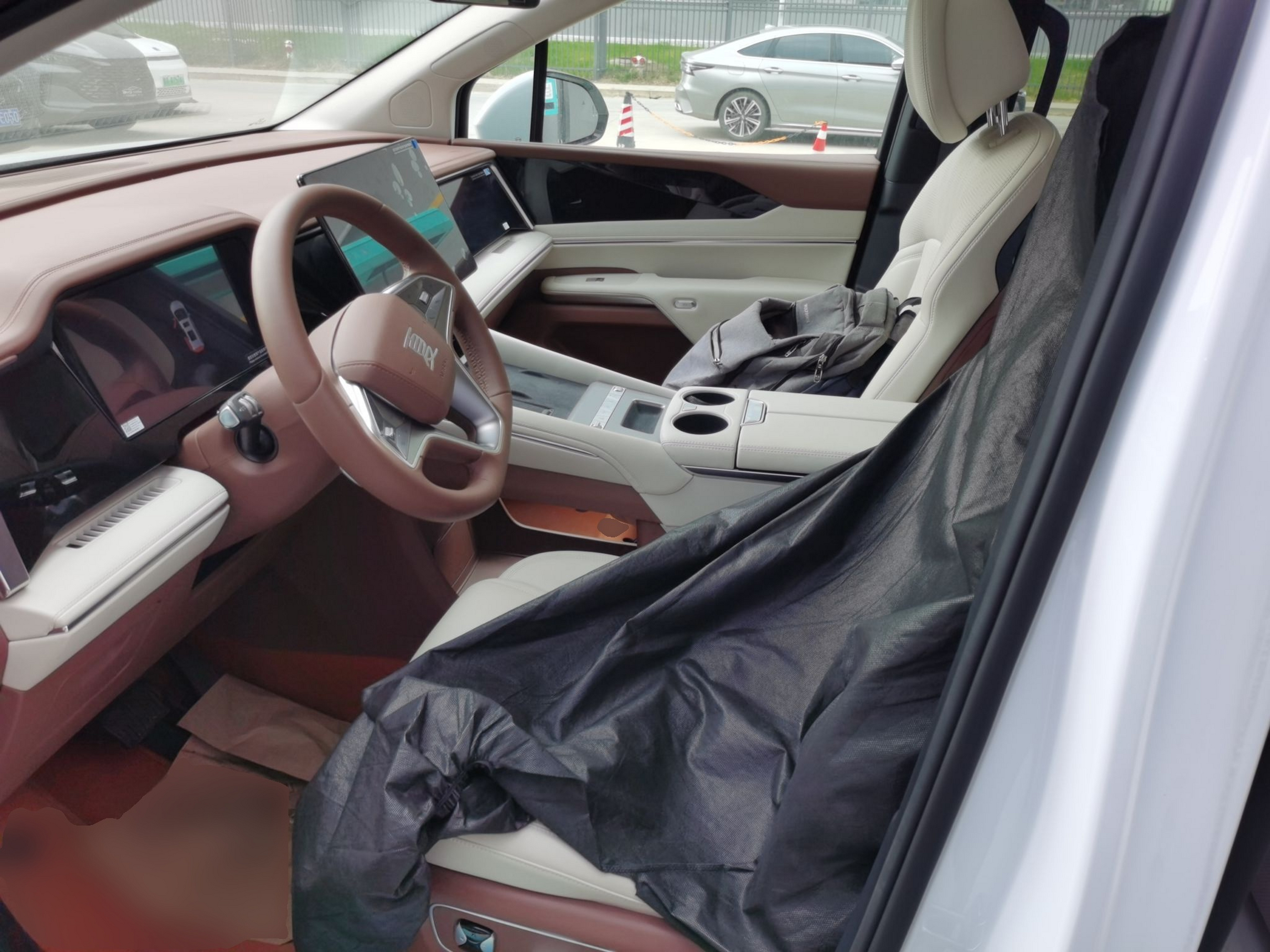 Переднее сиденье в автомобиле
