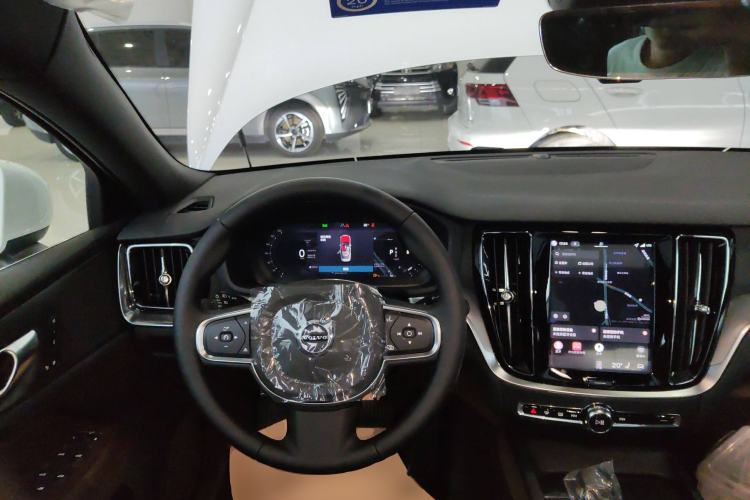 Used Volvo S60 2025 B4 Zhiyi Luxury Edition
