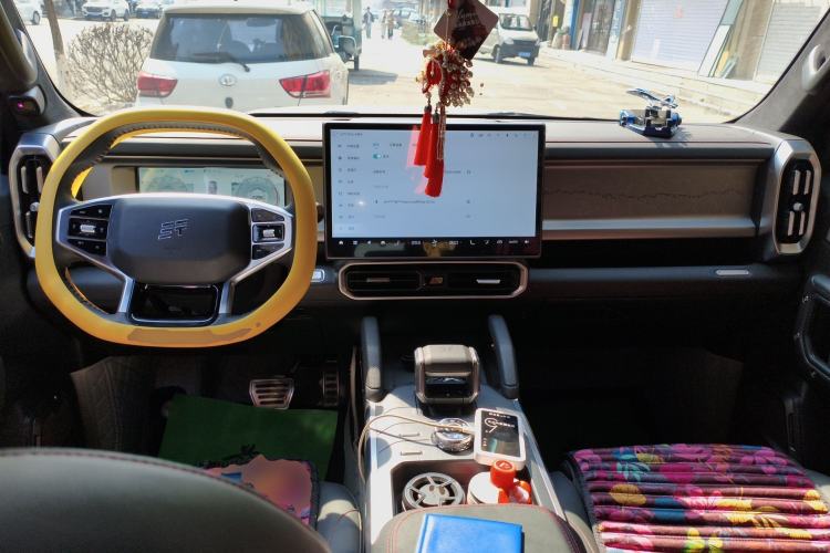 Used JETOUR Traveler 2024 2.0T All-Wheel-Drive CrossPRO+ Entertainment Edition Center Console