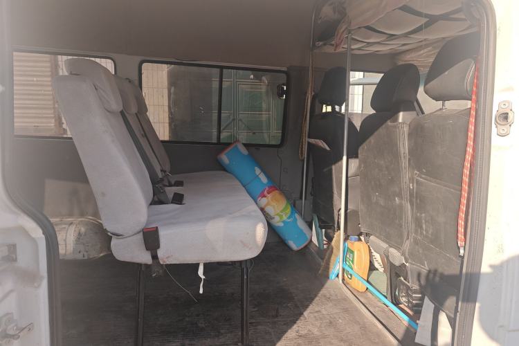 Used Iveco Daily 2021 2.5T A35 M1 Passenger Van 5-9 Seater Short Wheelbase Mid-Roof Design Single Tire Manual Doors Left Rear Seat