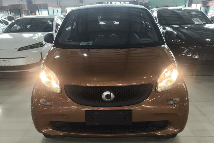 Used smart fortwo 2015 1.0L 52 kW hardtop Dynamic version
