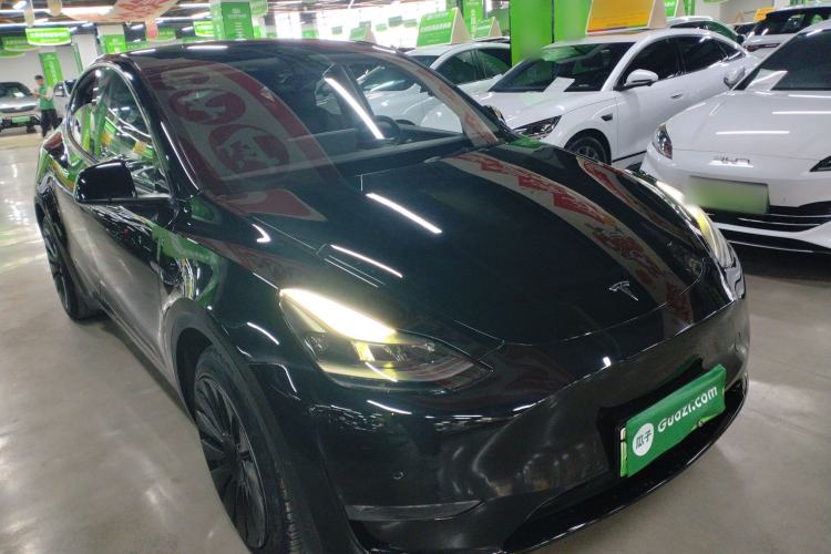 Used Tesla Model Y 2021 Standard Range Rear-Wheel Drive Version Front Right 45 Deg