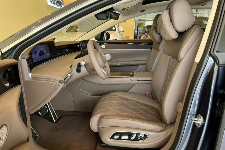 Used Hima Stelato S9 2025 Extended-Range Ultra Interior 3