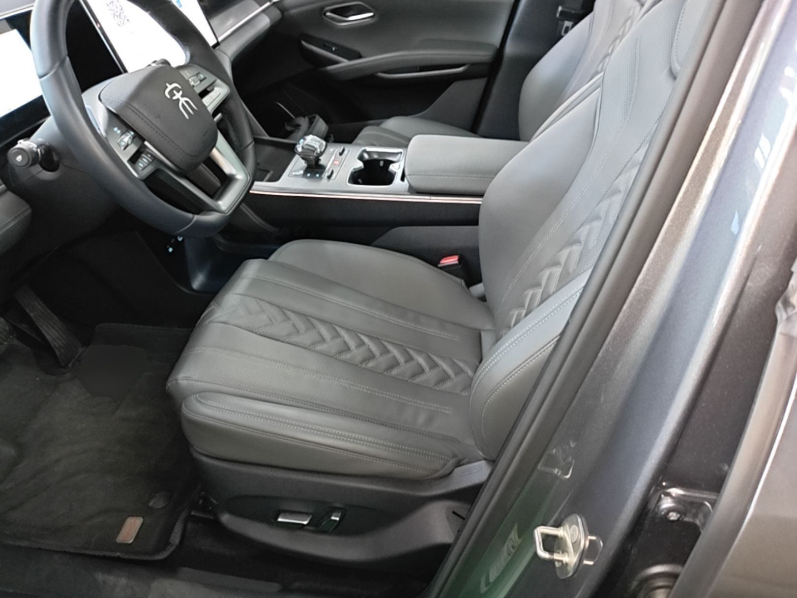 BYD Song L DM-i 2025 Intelligent Driving Version 160 km Beyond-Range Type — снимка 17
