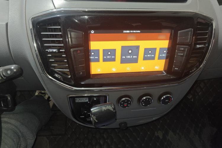 Used SAIC MAXUS Xintu V80 2017 2.5T AMT Aoyuntong National V Short Wheelbase Mid-Roof 5/6/10-Seater
