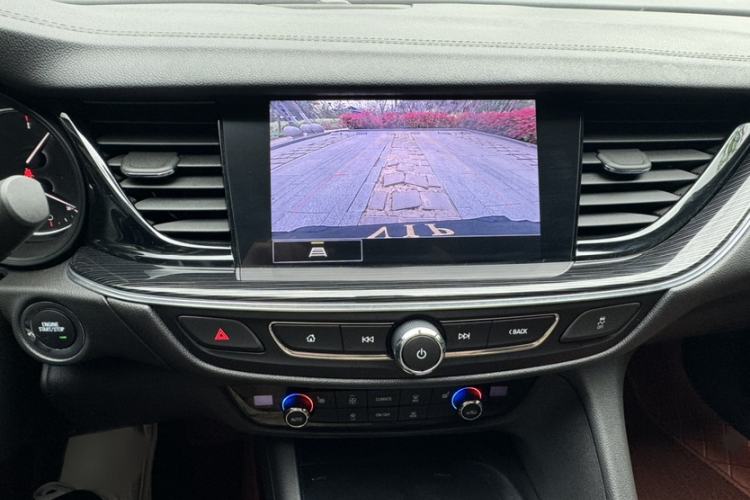 Used Buick Regal 2024 28T Luxury Edition Audio And AC Panel