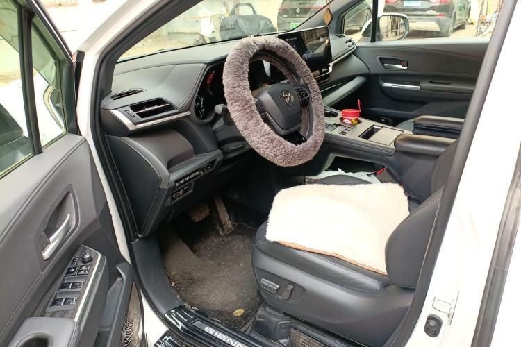 Used Toyota Sienna 2024 2.5L Hybrid Four-Wheel Drive Prestige Edition
