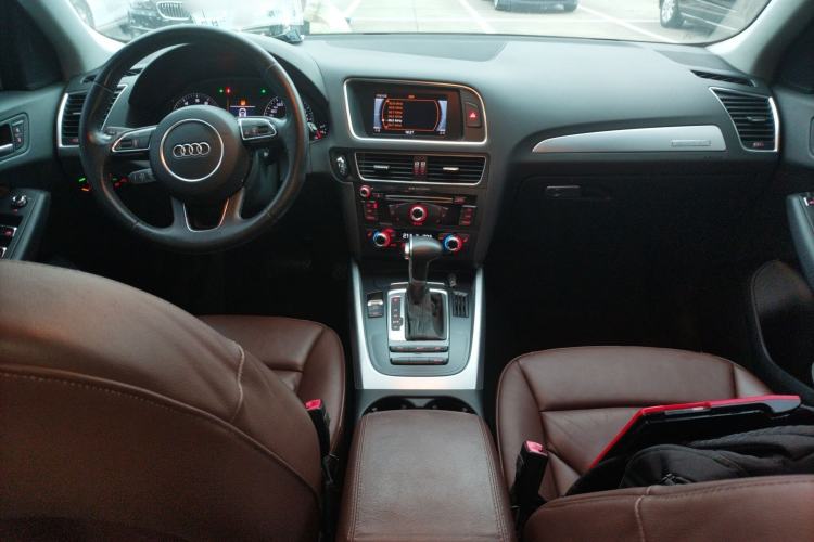 Used Audi Q5 2015 40 TFSI Technology Edition Center Console