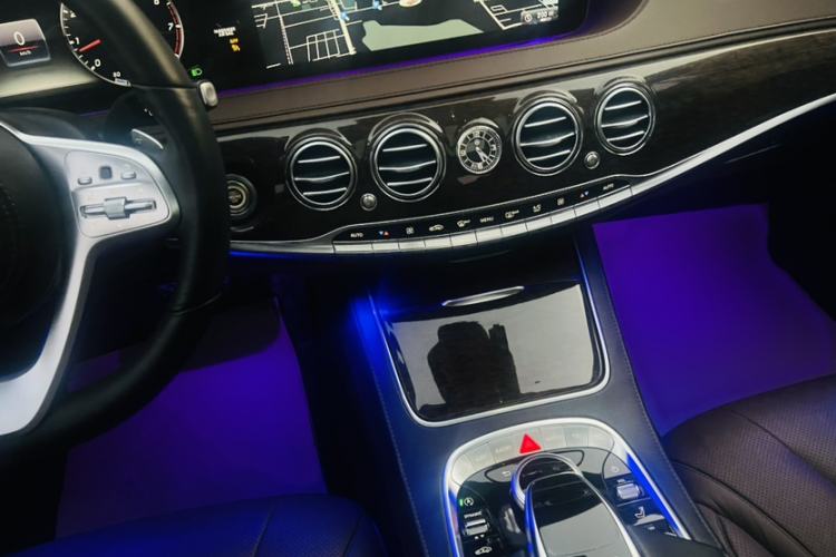 Used Mercedes-Benz S-Class 2018 S 320 L Interior 3