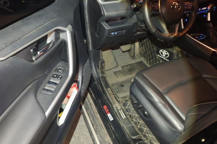 Used Toyota Wildlander 2020 2.0L CVT Two-Wheel Drive Luxury Edition Driver Seat