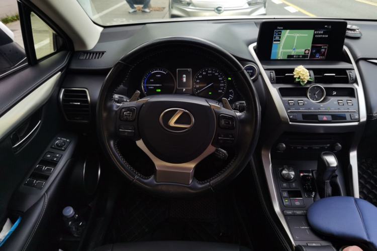 Used Lexus NX 2018 300h Front-Wheel-Drive FENGSHANG Version China V Emission Standard
