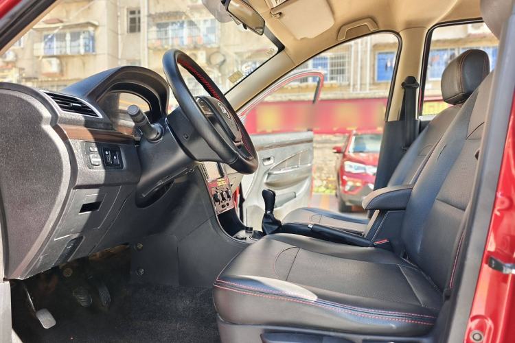 Used Dongfeng Fengon 360 2015 1.5L Manual Luxury 7-Seater China IV Standard
