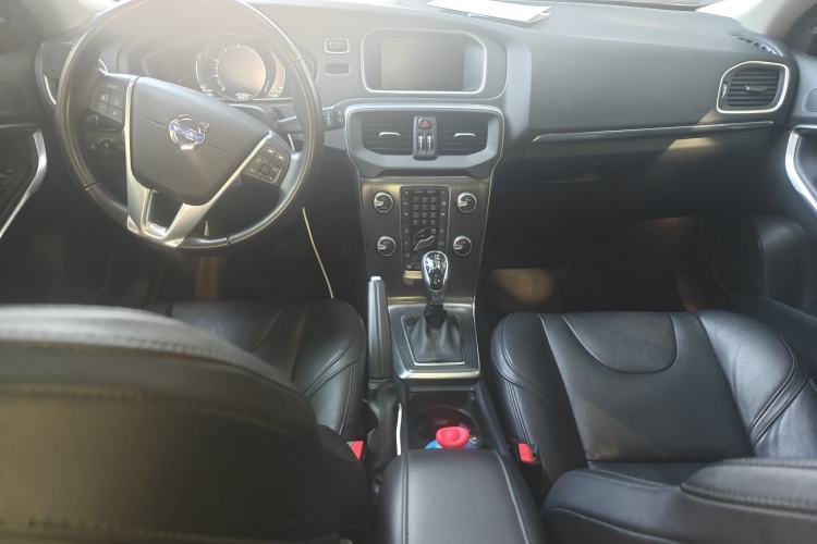 Used Volvo V40 2016 T4 Smart Luxury Edition
