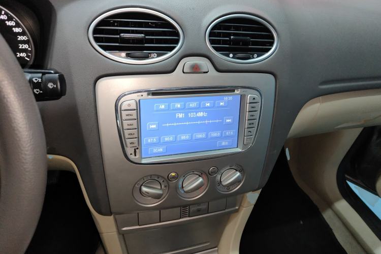 Used Ford Focus 2013 Sedan Classic 1.8L Manual Base Model