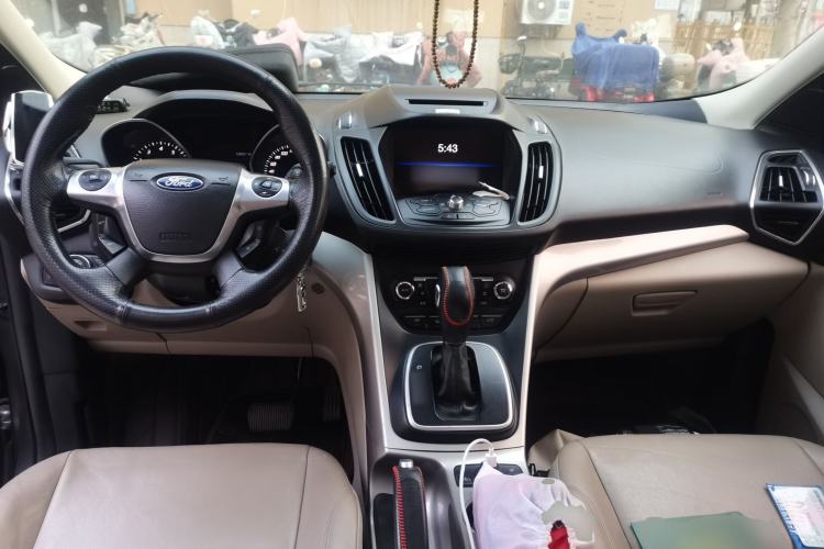 Used Ford Kuga 2013 2.0L GTDi Four-Wheel-Drive Elite Model Center Console