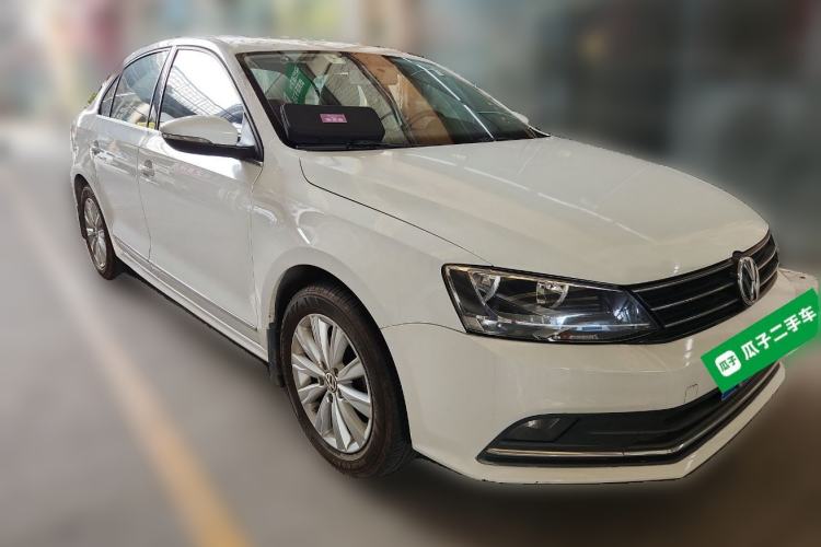 Used Volkswagen Sagitar 2015 230TSI Automatic Comfort Version Front Right 45 Deg