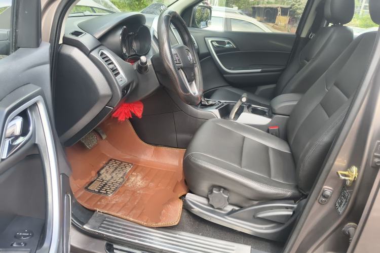 Used JMC Yusheng S350 2014 2.4T Automatic 2WD Diesel Luxury Version with Sunroof 5 Seats
