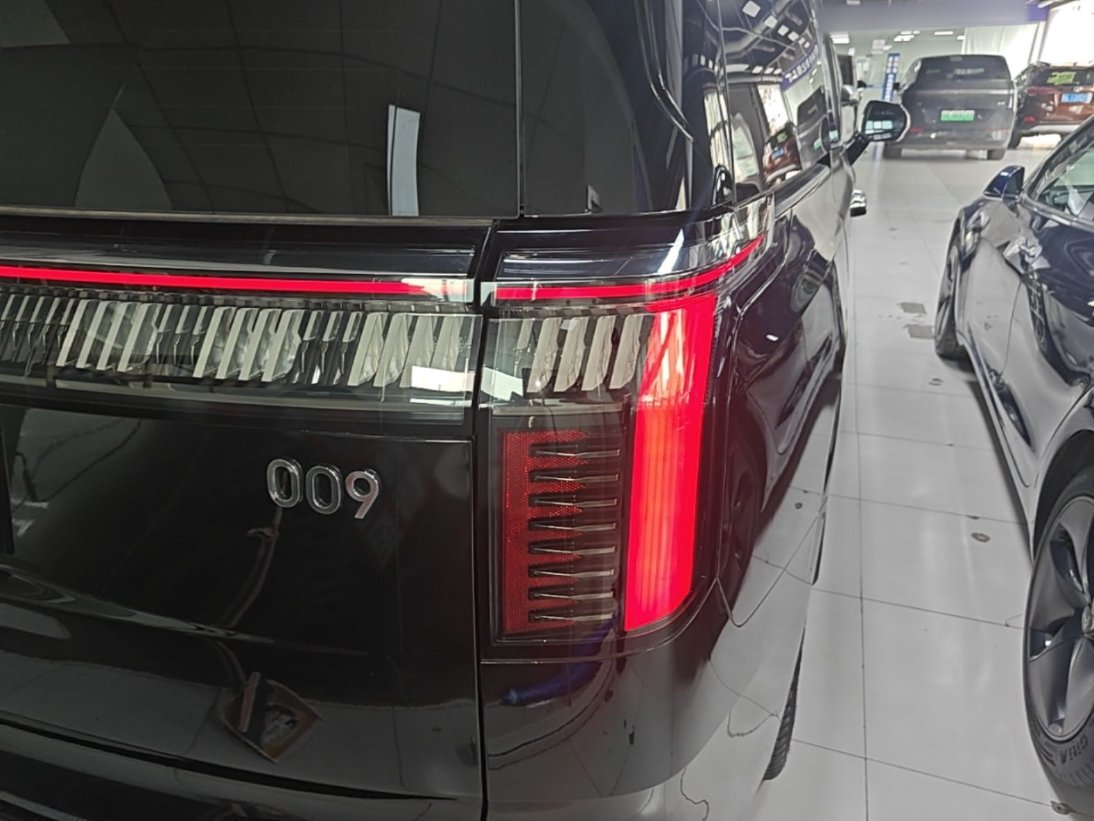 Zeekr 009 2024 7-Seater Aisle Version 108 kWh — снимка 9