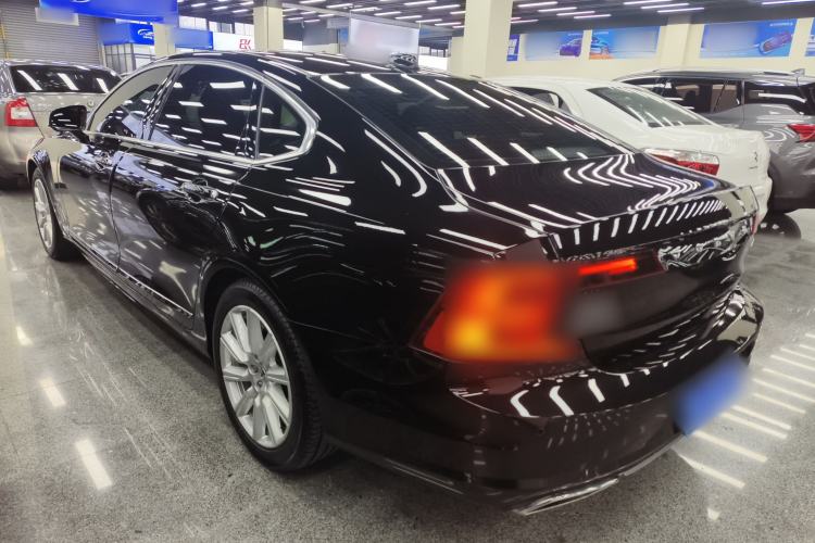 Used Volvo S90 2020 Facelifted T5 Zhiyi Luxury Edition Rear Left 45 Deg