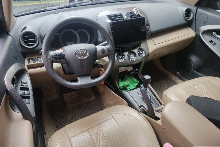 Used Toyota RAV4 2011 2.0L Automatic Luxury Edition Center Console