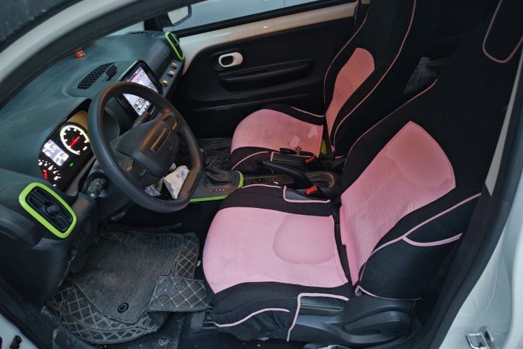 Used Roewe Clever 2021 302 km New Four-Seater Super-Efficient Version
