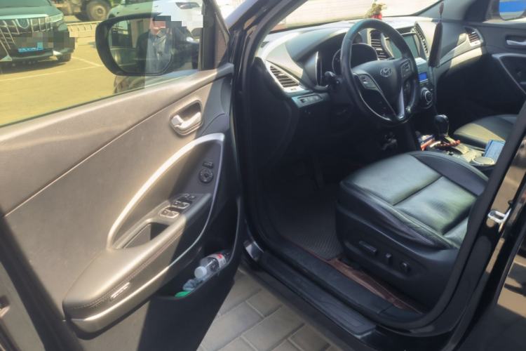 Used Hyundai Santa Fe 2013 2.4L Automatic Two-Wheel Drive Smart Version