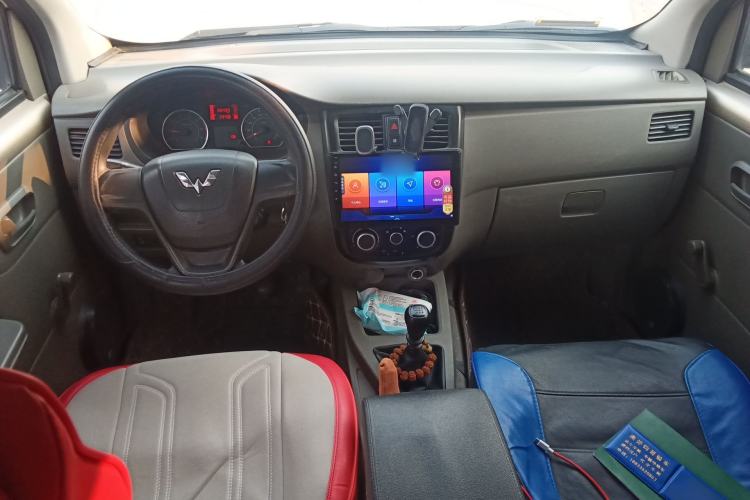 Used Wuling Rongguang V 2019 1.5L Practical Model China VI LAR Center Console