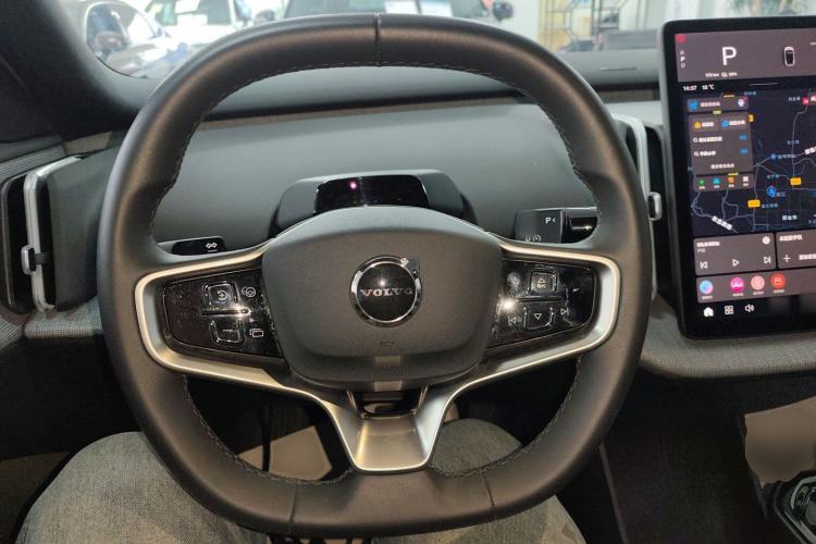 Used Volvo EX30 2025 Rear-Drive Long-Range Plus Model
