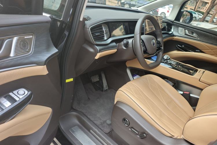 Used Denza D9 2024 DM-i 1050 Luxury Model