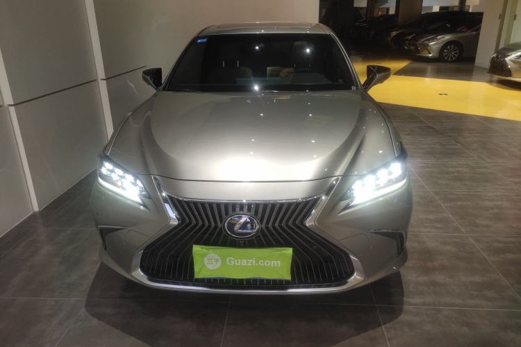 Used Lexus ES 2020 300h Deluxe Edition
