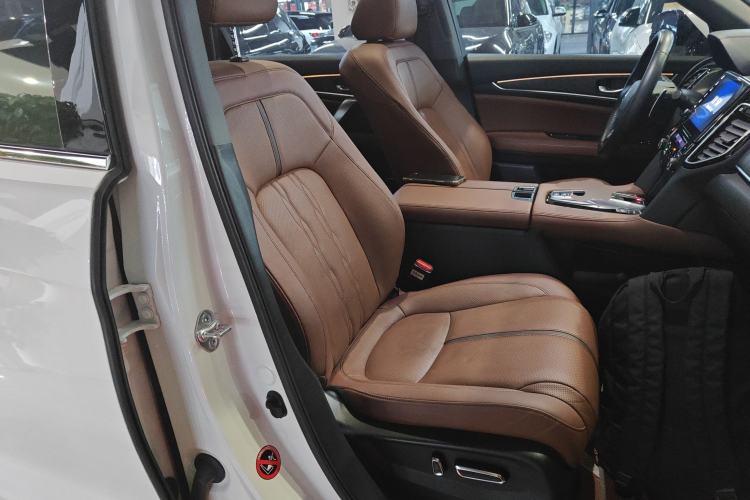 Used Honda UR-V 2020 370TURBO Two-Wheel Drive Luxury Edition Right Front Seat