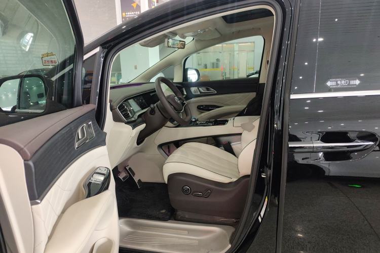 Used Denza D9 2024 DM-i 980 Four-Wheel Drive Flagship Model