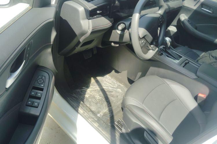 Used Roewe i5 2026 Model 1.5L CVT Luxury Version Driver Seat