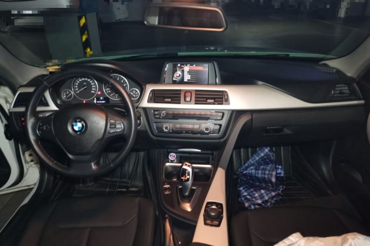 Used BMW 3 Series 2015 316i Active Edition Center Console