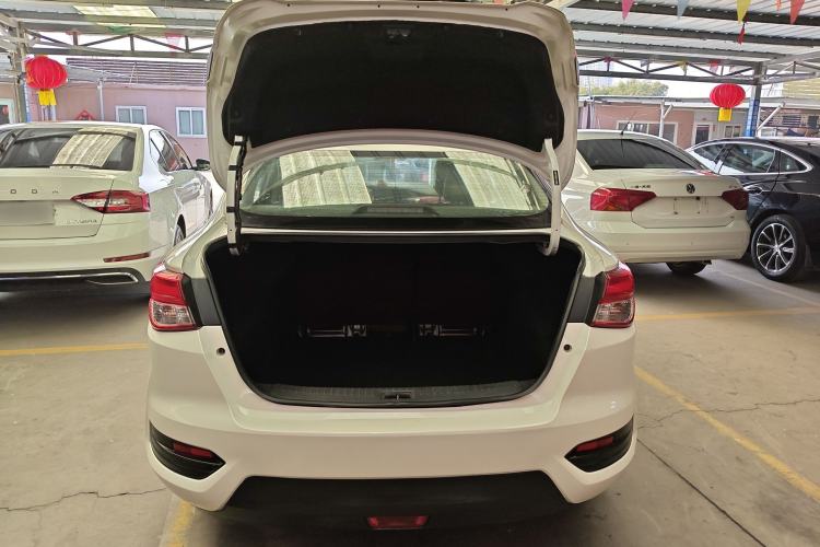 Used Nissan Lannia 2016 1.6L CVT Cool Edition Trunk