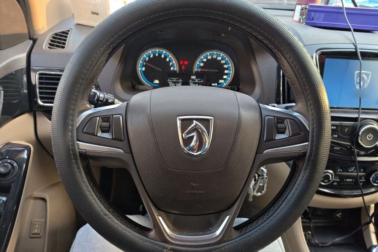 Used Baojun 730 2015 1.8L Manual Luxury Navigation ESP Version 7-seater
