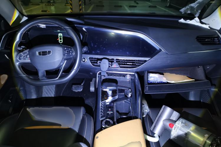 Used Geely Auto Monjaro New Energy 2019 400T Yuxingzhe Pure Electric Range 80 km Center Console