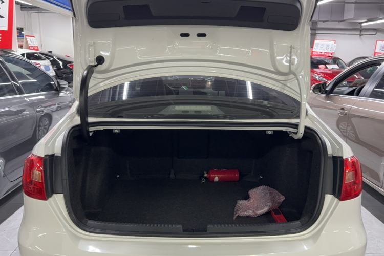 Used Volkswagen Sagitar 2014 1.6L Automatic Comfort Model Trunk