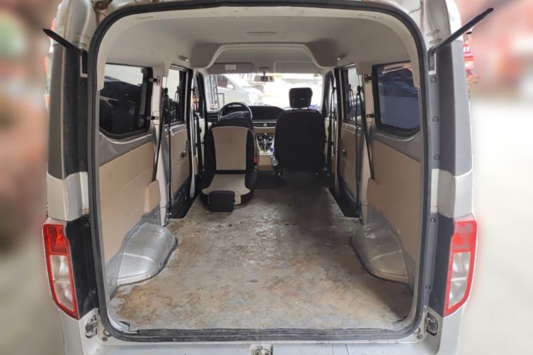 Used CHANGAN KUAYUE Xing V3 2023 1.5L Gasoline Comfort Edition 5-Seat Passenger Vehicle Trunk