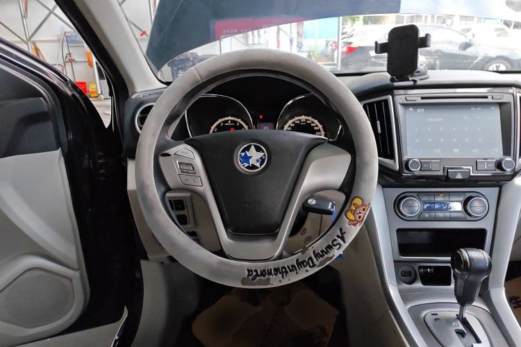 Used Venucia T70 2015 2.0L CVT Smart Edition