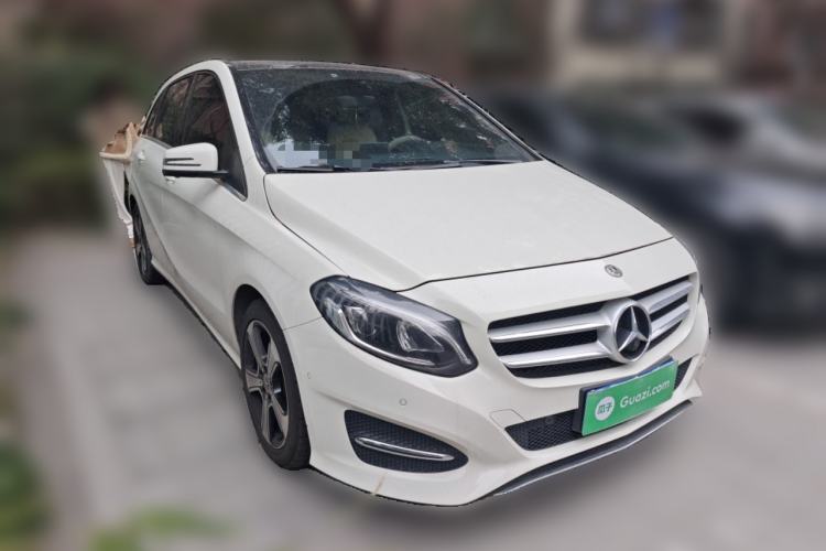 Used Mercedes-Benz B-Class 2019 B 200 Fashion Model Front Right 45 Deg