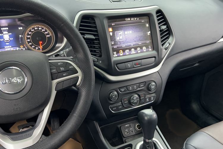 Used Jeep Cherokee 2020 2.0L Two-Wheel Drive Classic Sports Edition