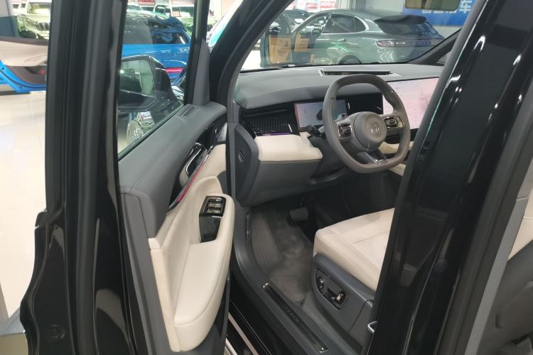 Used Zeekr 009 2024 Six-Seat Executive Version 4WD 108 kWh Driver Seat