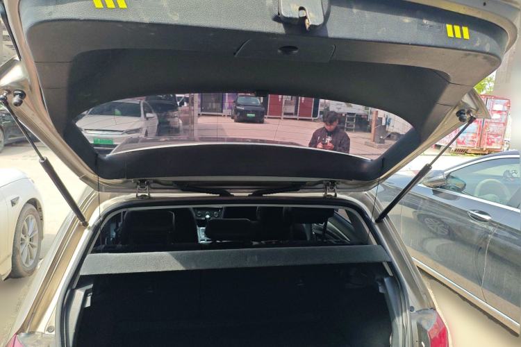 Used Volkswagen Golf 2018 1.6L Automatic Comfort Model Trunk