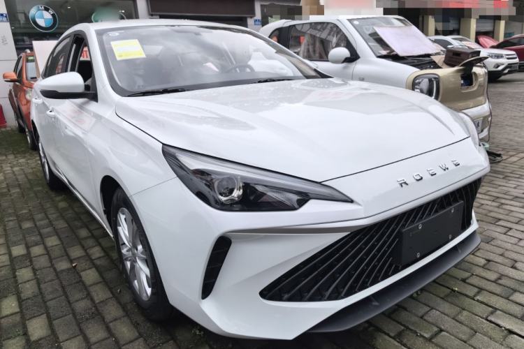 Used Roewe i5 2026 Model 1.5L Manual Comfort Version Front Right 45 Deg