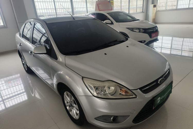 Used Ford Focus 2013 Sedan Classic 1.8L Manual Base Model Front Right 45 Deg